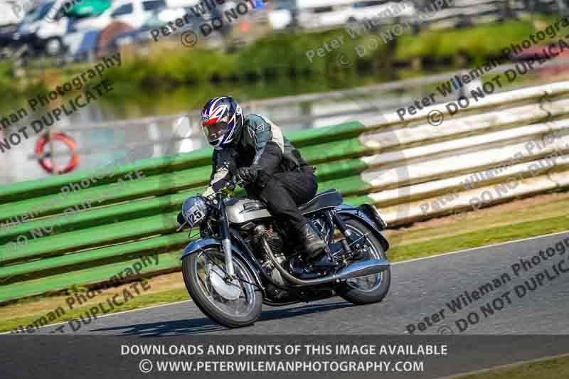 Vintage motorcycle club;eventdigitalimages;mallory park;mallory park trackday photographs;no limits trackdays;peter wileman photography;trackday digital images;trackday photos;vmcc festival 1000 bikes photographs